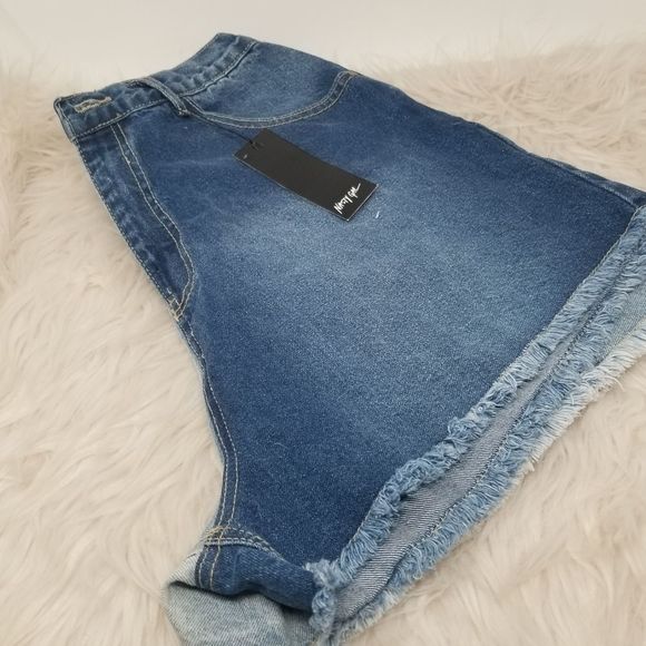 NWT. NASTY GAL SZ 10. HIGH RISE FACTORY CUTOFFS - Picture 14 of 16